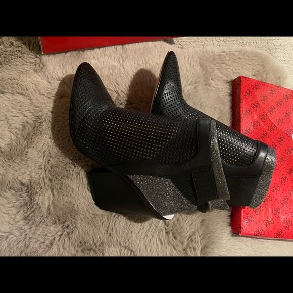 Guess Black Shoes🖤❤️ - Picture 2 of 4